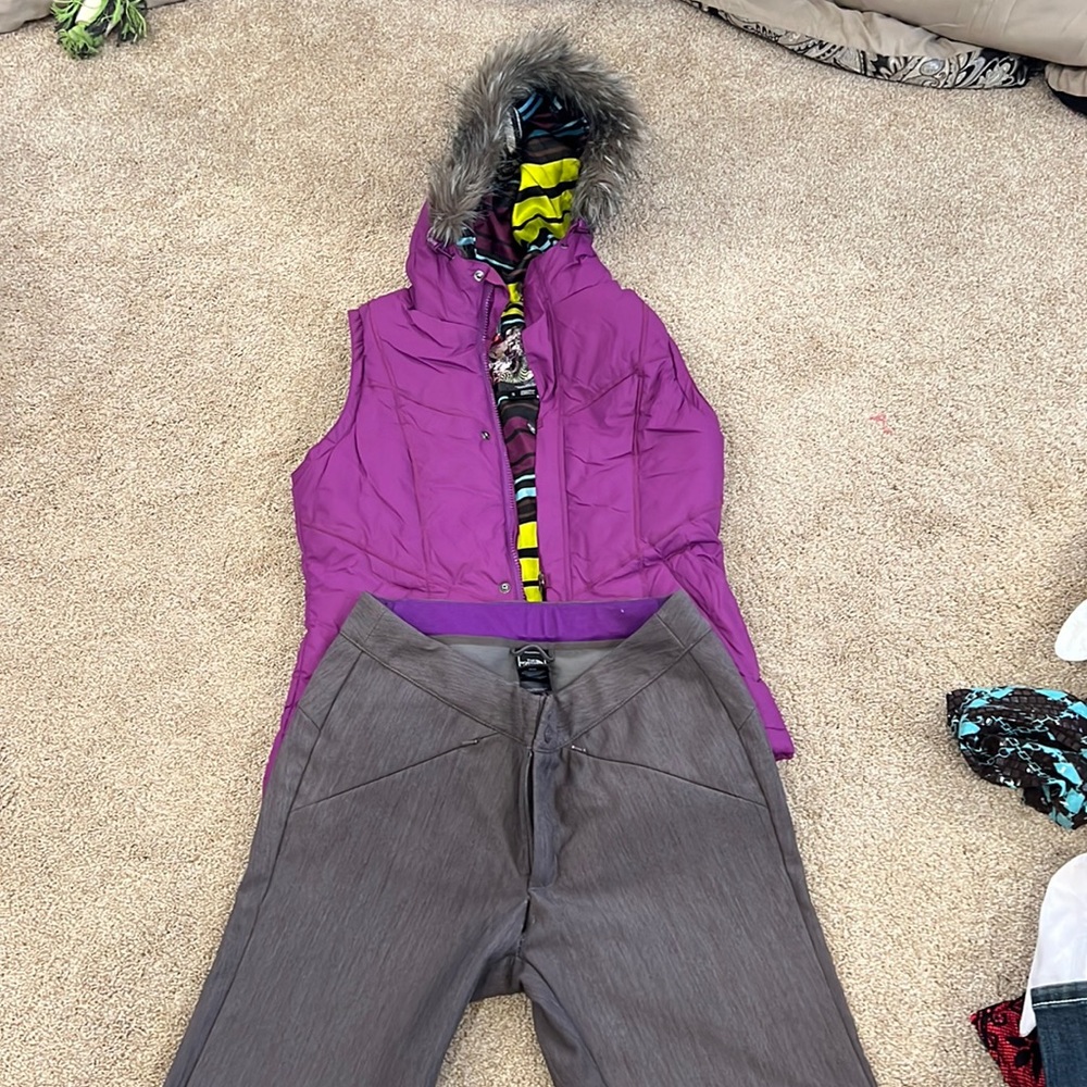 Super cute Burton Ladies ski vest.  Small.  Like new. Worn once